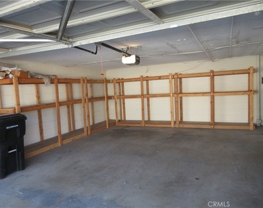 8865 Independence Avenue - Photo Thumbnail 21