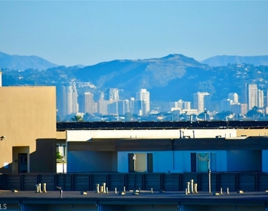 6400 Pacific - Photo Thumbnail 12