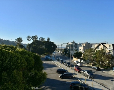 6400 Pacific - Photo Thumbnail 17