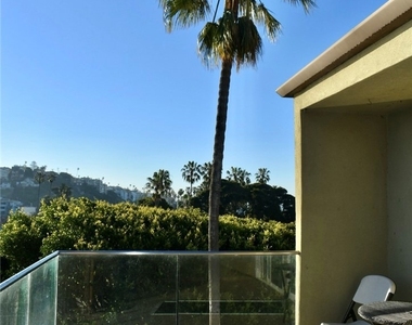 6400 Pacific - Photo Thumbnail 23