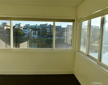 6400 Pacific - Photo Thumbnail 38