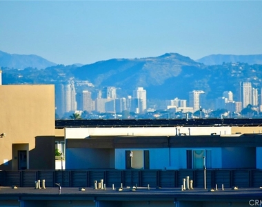 6400 Pacific - Photo Thumbnail 12