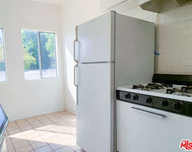 821 N Vendome Street - Photo Thumbnail 6