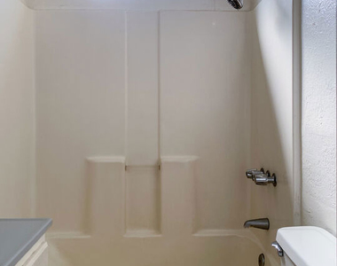 821 N Vendome Street - Photo Thumbnail 10