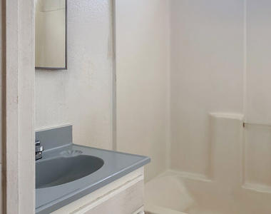 821 N Vendome Street - Photo Thumbnail 11