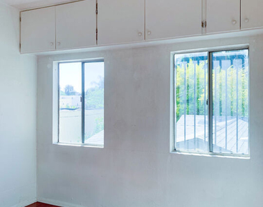 821 N Vendome Street - Photo Thumbnail 3