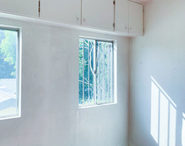 821 N Vendome Street - Photo Thumbnail 4