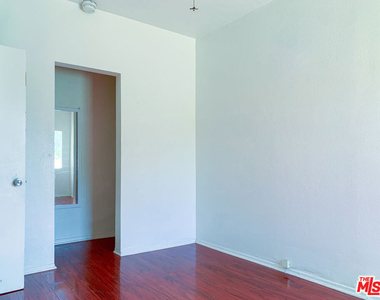 821 N Vendome Street - Photo Thumbnail 13