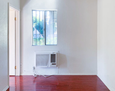 821 N Vendome Street - Photo Thumbnail 1
