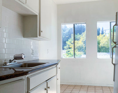 821 N Vendome Street - Photo Thumbnail 7