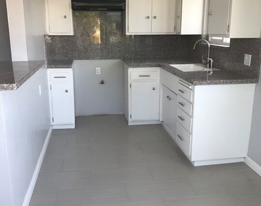 2018 S Longwood Avenue - Photo Thumbnail 8