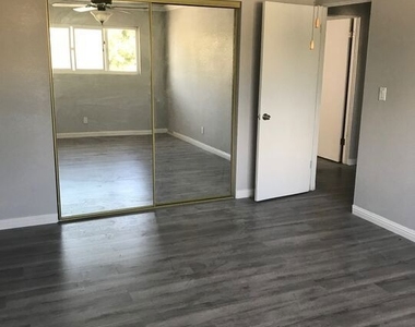 2018 S Longwood Avenue - Photo Thumbnail 3