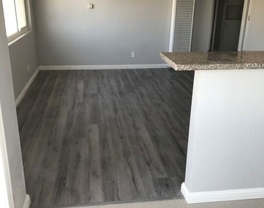 2018 S Longwood Avenue - Photo Thumbnail 5