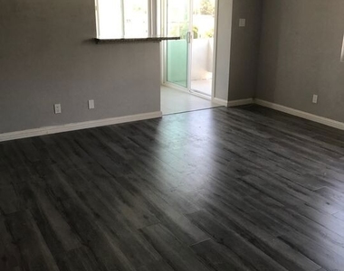 2018 S Longwood Avenue - Photo Thumbnail 12