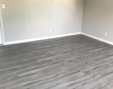 2018 S Longwood Avenue - Photo Thumbnail 15