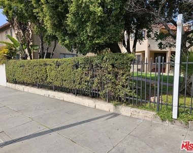 1855 S Victoria Avenue - Photo Thumbnail 4
