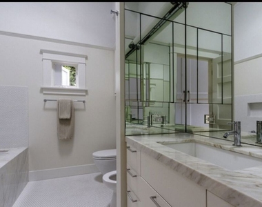 652 Woodlawn Avenue - Photo Thumbnail 8