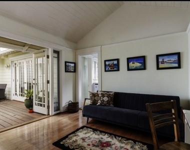 652 Woodlawn Avenue - Photo Thumbnail 6