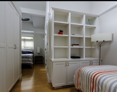 652 Woodlawn Avenue - Photo Thumbnail 9