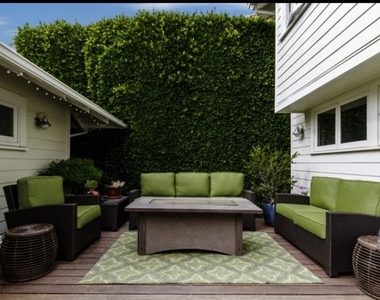 652 Woodlawn Avenue - Photo Thumbnail 12