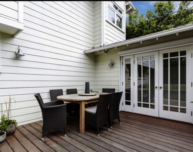 652 Woodlawn Avenue - Photo Thumbnail 13