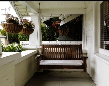 652 Woodlawn Avenue - Photo Thumbnail 14