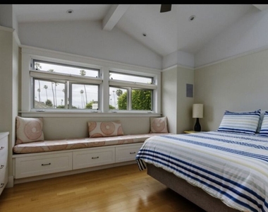 652 Woodlawn Avenue - Photo Thumbnail 7
