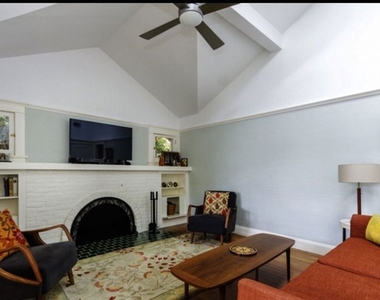 652 Woodlawn Avenue - Photo Thumbnail 2