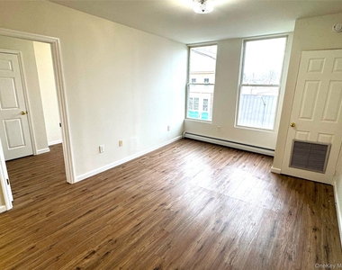 315 Main Street - Photo Thumbnail 1