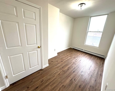 315 Main Street - Photo Thumbnail 9