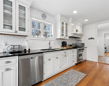 10 Foxboro Road - Photo Thumbnail 10