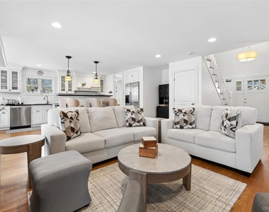 10 Foxboro Road - Photo Thumbnail 8