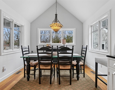 10 Foxboro Road - Photo Thumbnail 14