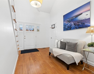10 Foxboro Road - Photo Thumbnail 5