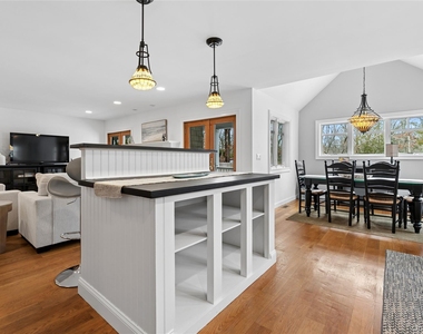 10 Foxboro Road - Photo Thumbnail 11