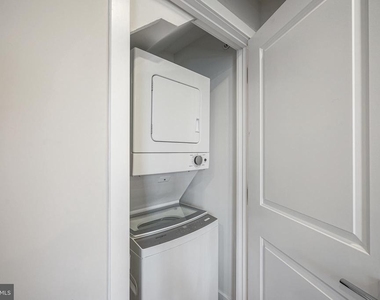 1072 N Front Street - Photo Thumbnail 12