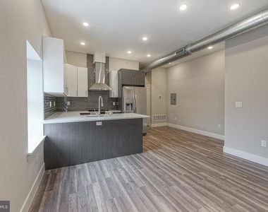 1072 N Front Street - Photo Thumbnail 2