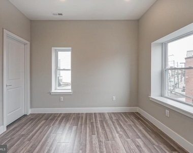 1072 N Front Street - Photo Thumbnail 9