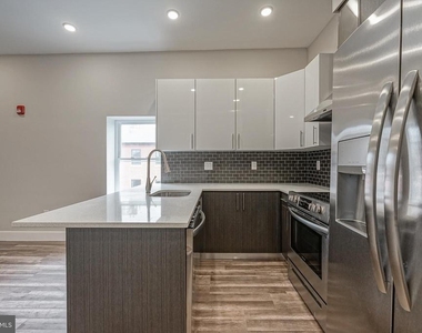 1072 N Front Street - Photo Thumbnail 13
