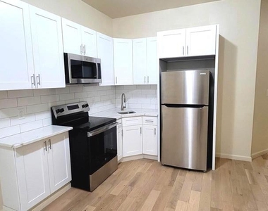 1219 W Silver Street - Photo Thumbnail 3
