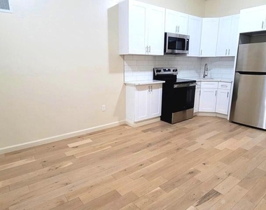 1219 W Silver Street - Photo Thumbnail 2