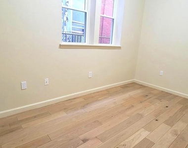 1219 W Silver Street - Photo Thumbnail 4