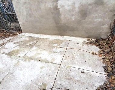 1219 W Silver Street - Photo Thumbnail 14