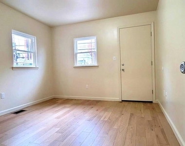 1219 W Silver Street - Photo Thumbnail 11