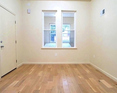 1219 W Silver Street - Photo Thumbnail 1