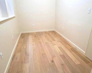 1219 W Silver Street - Photo Thumbnail 7