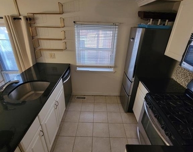 1828 Green Street - Photo Thumbnail 7