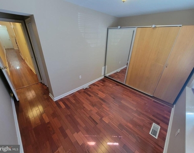 1828 Green Street - Photo Thumbnail 4