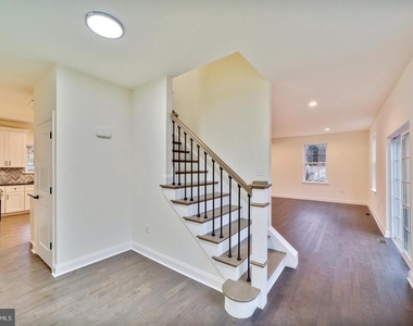 274 Oak Avenue - Photo Thumbnail 14