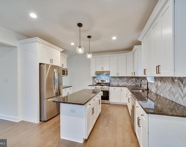 274 Oak Avenue - Photo Thumbnail 4